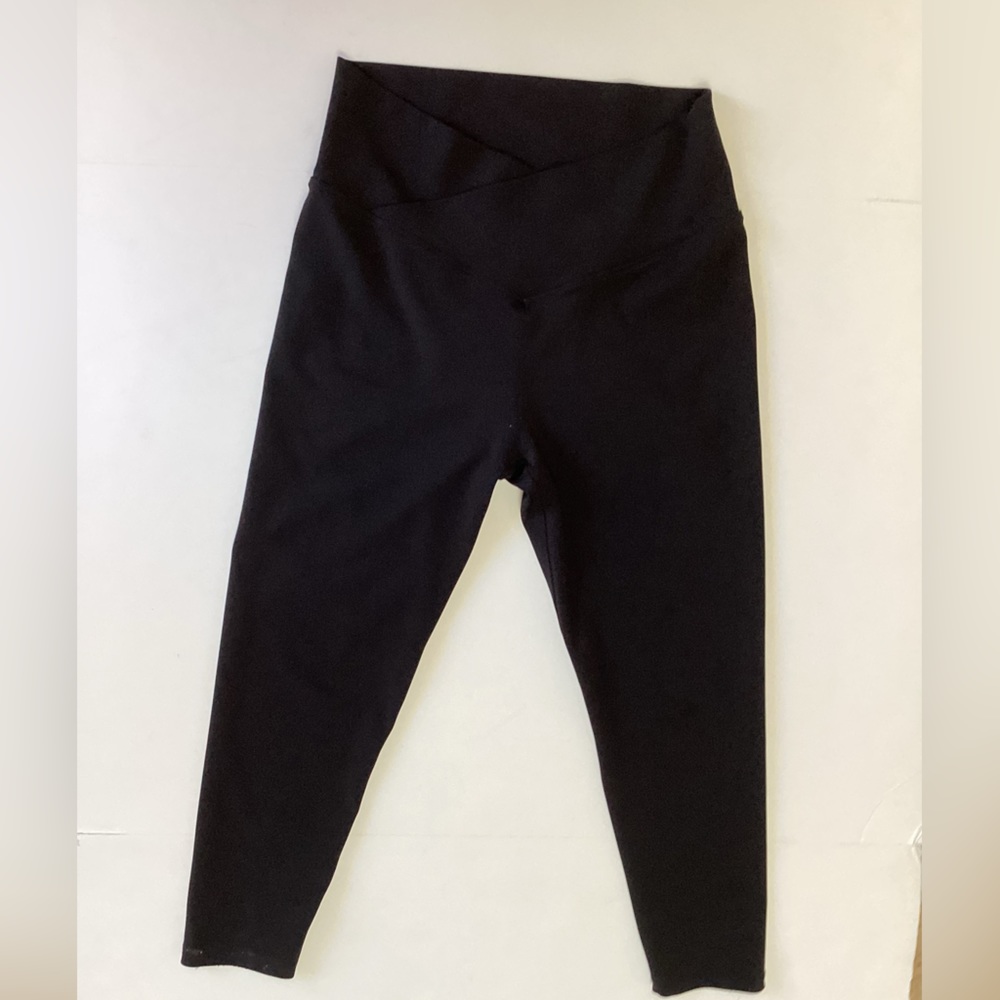 Embrace Your Love Womans Crossover Cropped Leggings Size XL